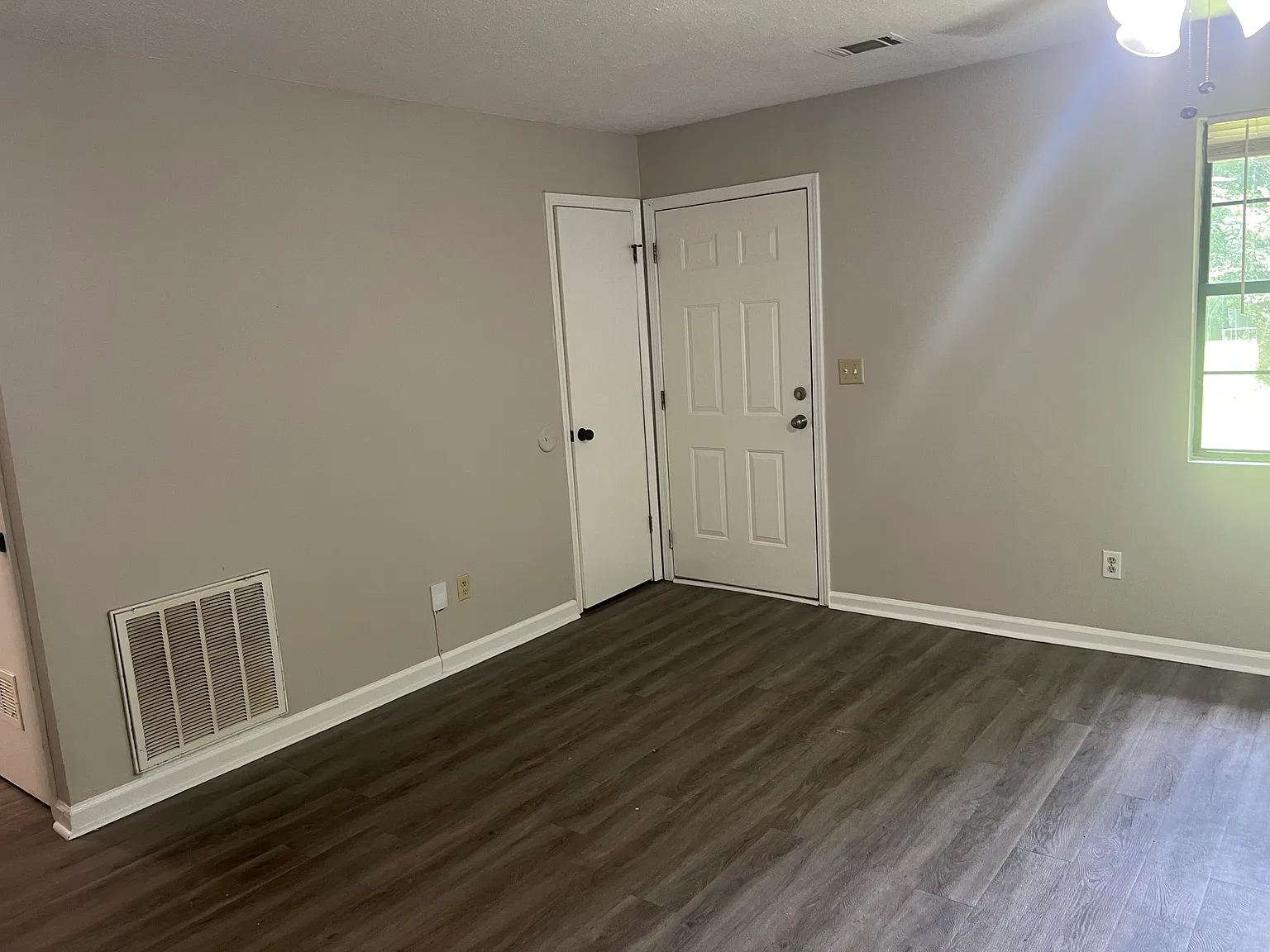 3 bed, 1400 sqft, $1,450 — Photo 4