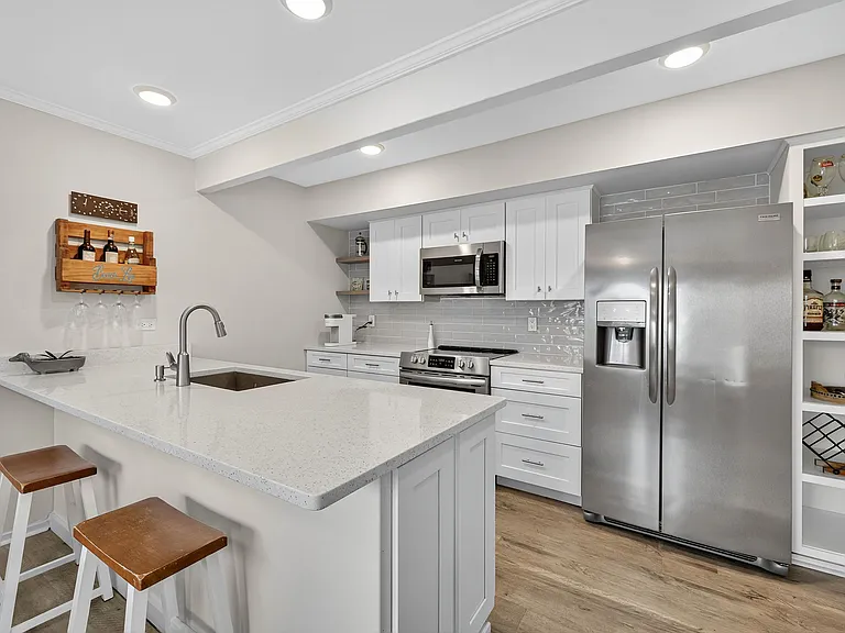 120 Driftwood Ct — Photo 2