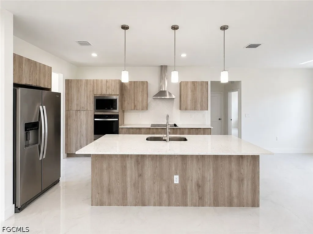 4 bed, 3.0 bath, 1935 sqft, $2,699 — Photo 2