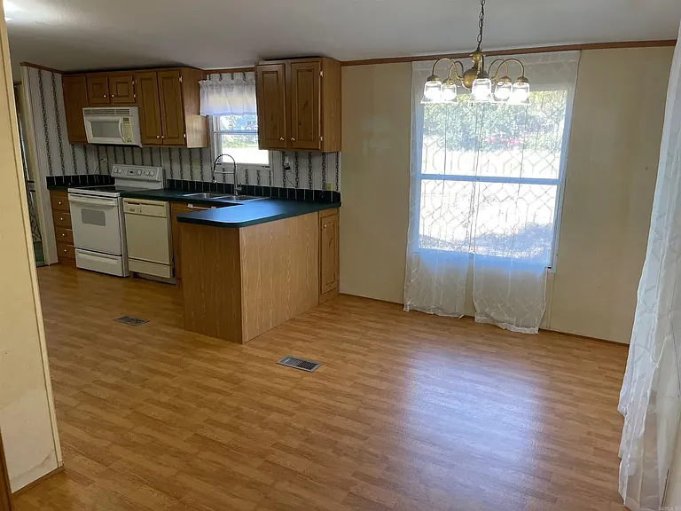 301 E Shelton Ave — Photo 10