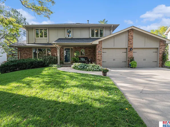 15674 Fountain Hills Dr, Omaha, NE 68118