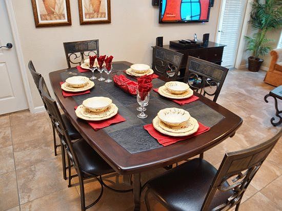 BP3C902CP-623-formal-dining-area