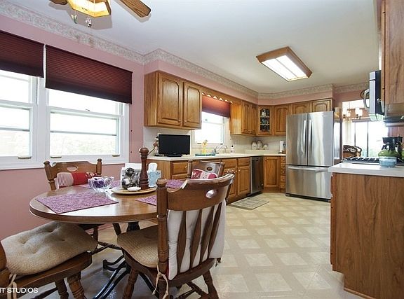4th image of 1625 E Greenwood Dr