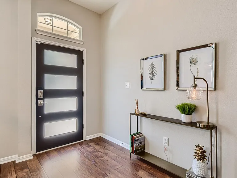 9013 Ovalla Dr — Photo 1