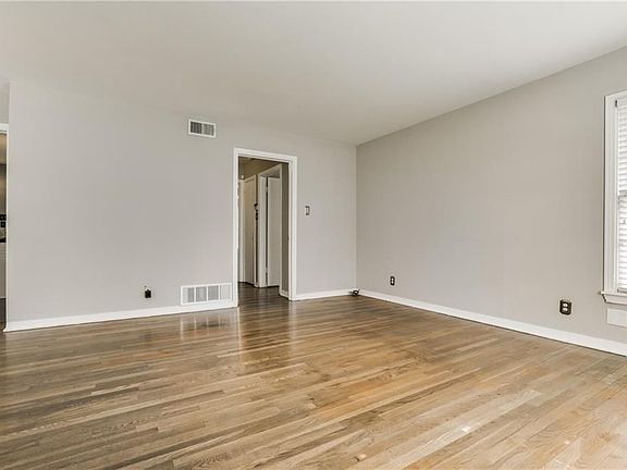 5th image of 518 Parkhurst Dr