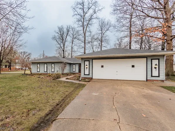 17150 Benedict Dr, Middleburg Heights, OH 44130