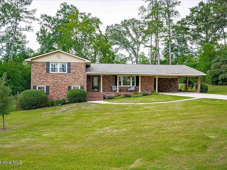 933 Campbellton Dr — Photo 1