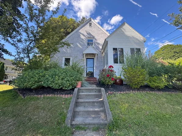 85 High St, Lee, MA 01238
