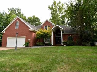 2222 Eaglewood Dr, Newburgh, IN 47630