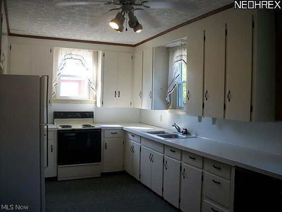 3rd image of 213 N Nickelplate St