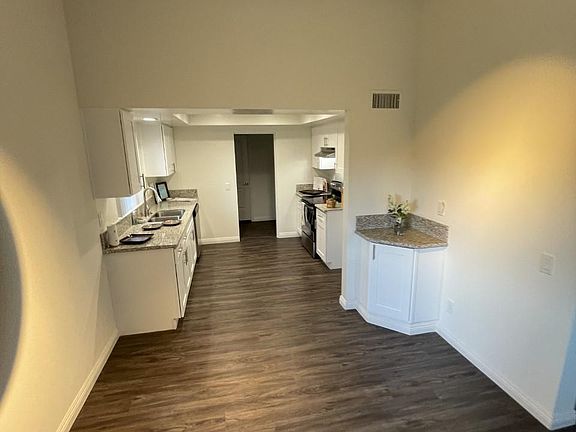 Vaulted ceiling in dining room, spacious kitchen totally renovated