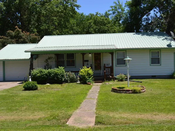 308 S 2nd St, Osage City, KS 66523