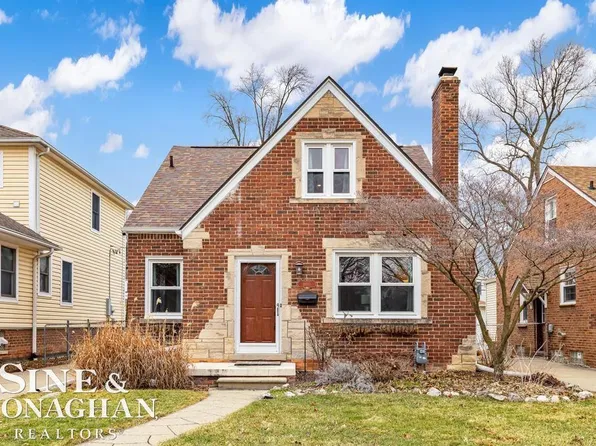 1800 Roslyn Rd, Grosse Pointe Woods, MI 48236