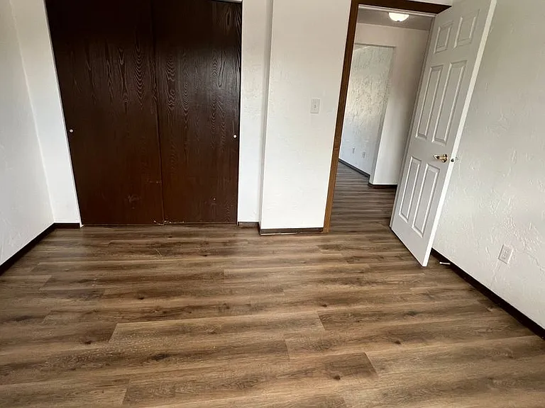 2445 Woodale Ave — Photo 6