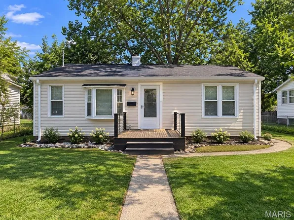 529 Emmons Ave, Saint Charles, MO 63301
