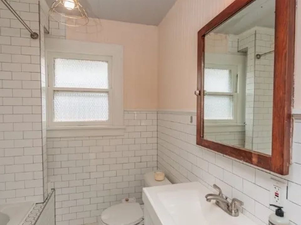 1st image of 50 Fillier St
