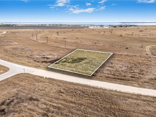 311 Channel Bass Ln, Pt Lavaca, TX 77979