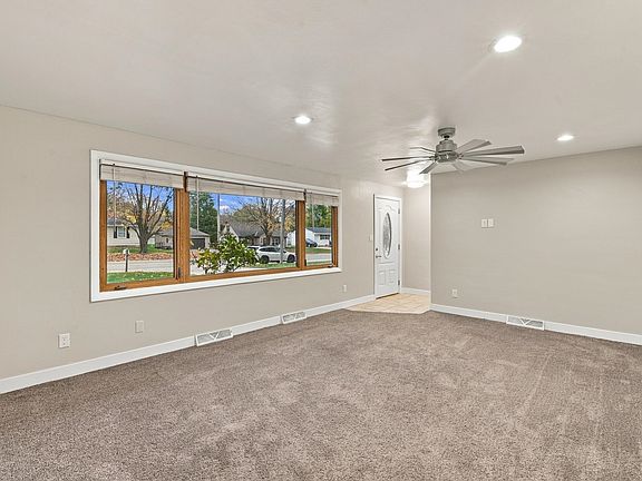 2nd image of 1583 Cormier Rd