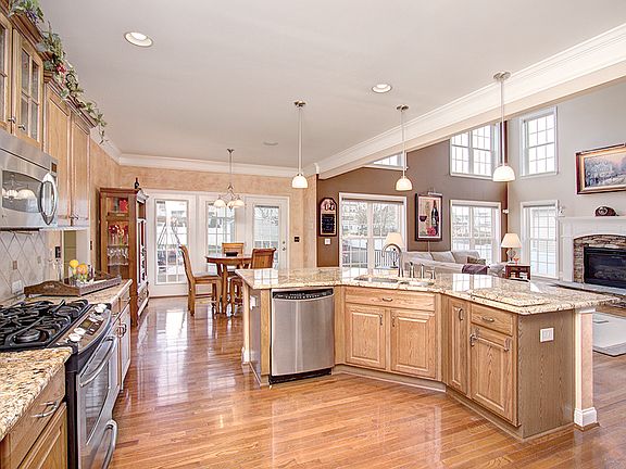 2nd image of 7495 Common Oak Dr