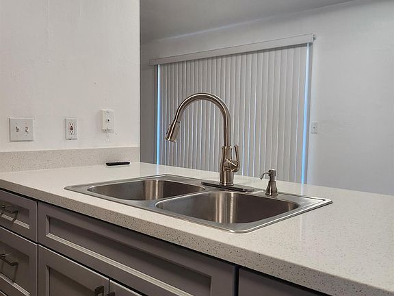 3rd image of 8 Villa Court