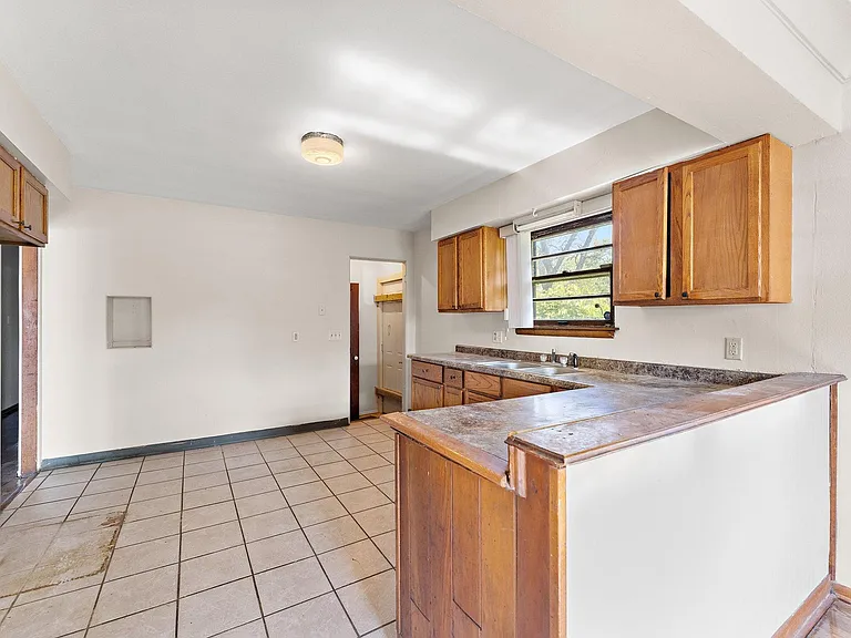 4650 Maryland St — Photo 9