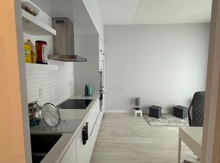 2221 Yonge St #3007, Toronto, ON M4S 0B8