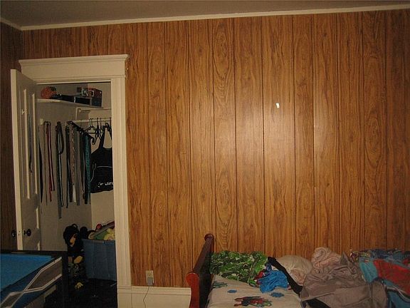 4th image of 85 Bowen St