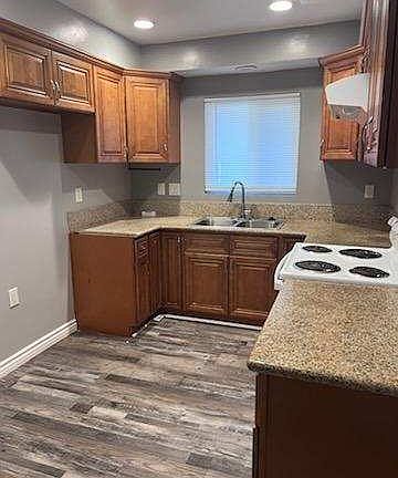 2nd image of 628 Marion Pl #6