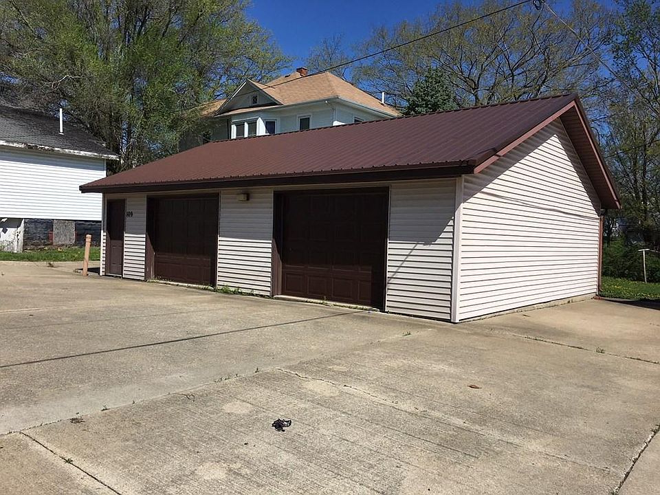 2nd image of 109 E Cottonwood St