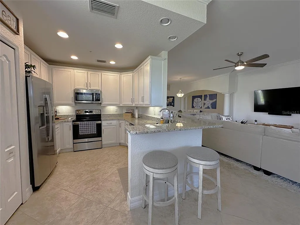 3 bed, 2.0 bath, 1741 sqft, $7,000 — Photo 4