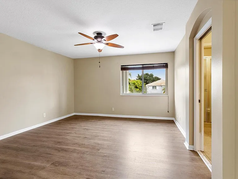 1533 Rialto Dr — Photo 13