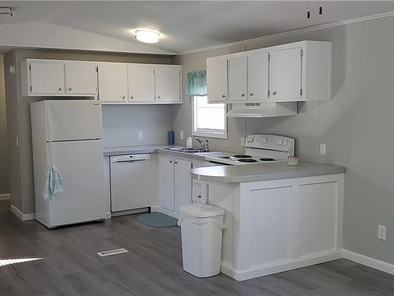 4th image of 3046 East St