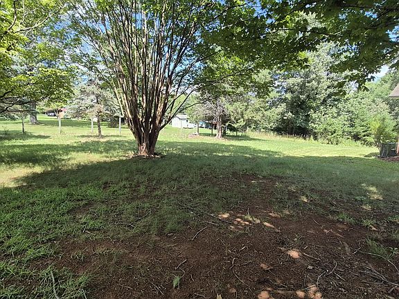 3rd image of 3015 McDaniel Rd