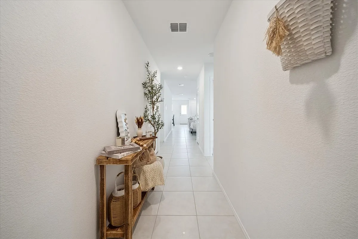 3 bed, 1302 sqft, $2,150 — Photo 3