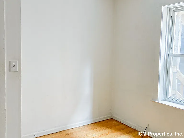 5012 N Wolcott Ave #2 — Photo 4