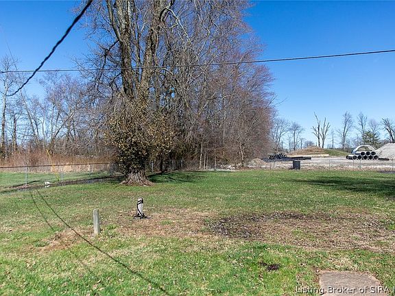 3rd image of 342 W Lagrange Road