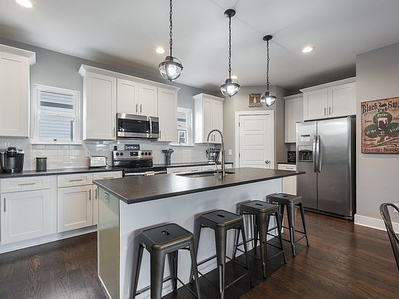 2nd image of 844 Cherokee Ave #11