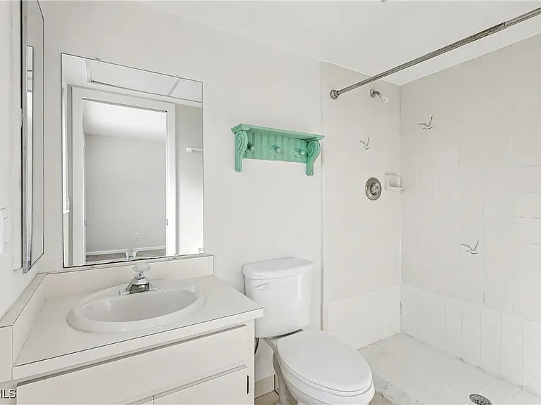 4528 SE 5th Pl #8 — Photo 17