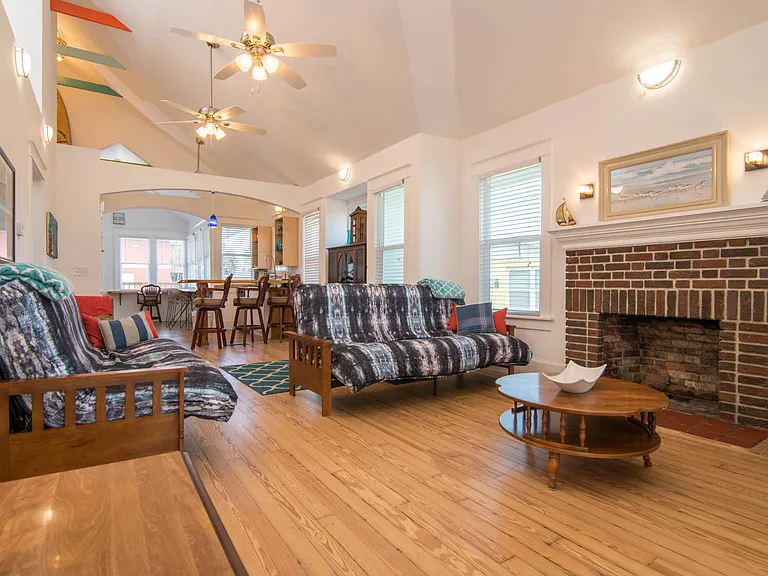 609 Lenox Ave — Photo 1
