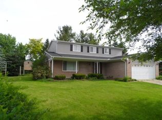 1005 Colony Ct, Saline, MI 48176