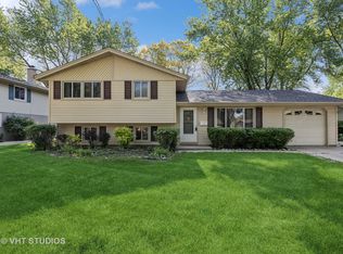 301 Andrew Ln, Schaumburg, IL 60193