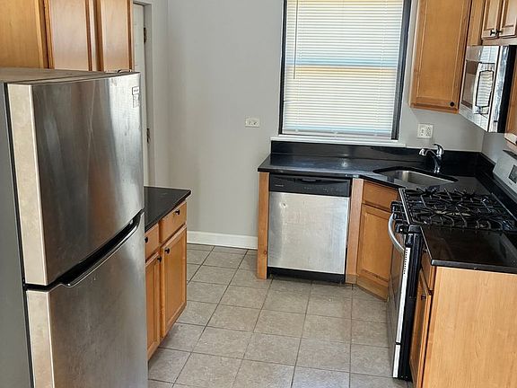 3rd image of 7314-22 N Winchester Ave #7314-2E