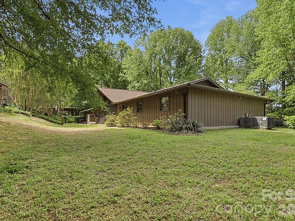 11th image of 855 Edmiston Rd