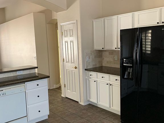 Large refrigerator. Lots of cupboards and a separate pantry.