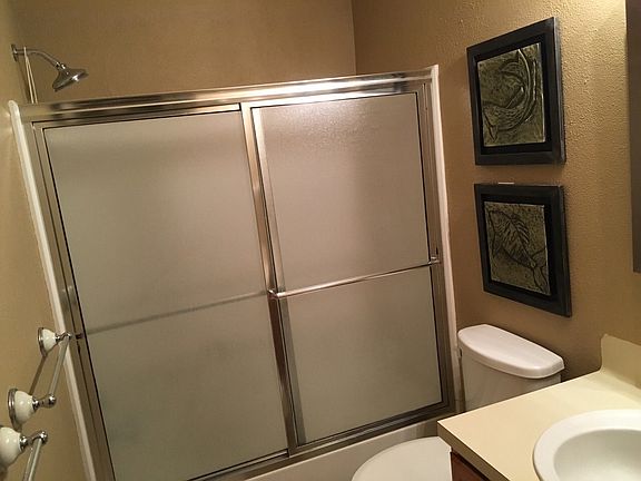 4th image of 15621 Corinthian Way