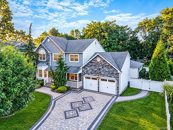 2nd image of 4 Crystal Brook Court