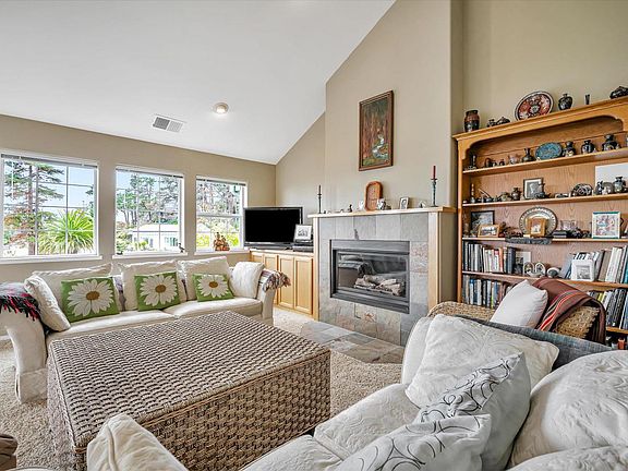 2nd image of 38934 Cypress Way