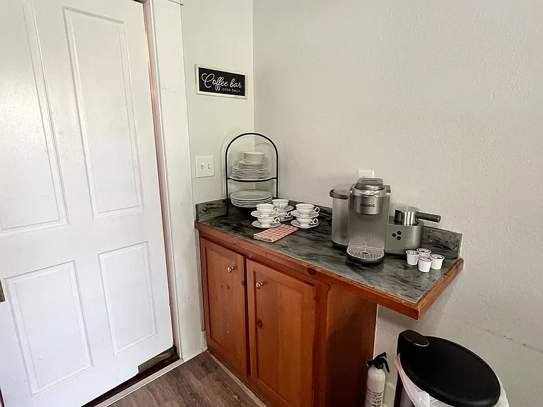 523 W Oak St — Photo 27
