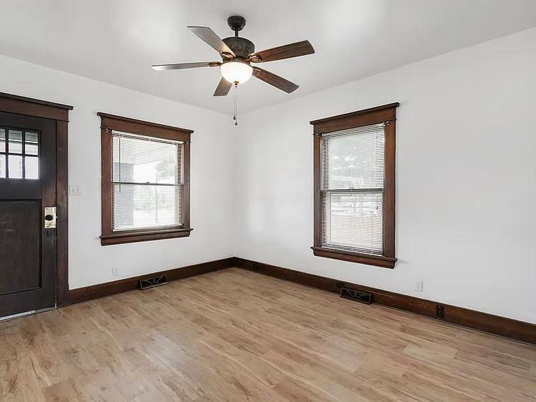 230 E Mishawaka Ave — Photo 11