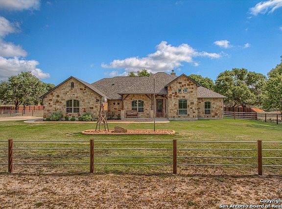 2nd image of 105 E Eden Valley